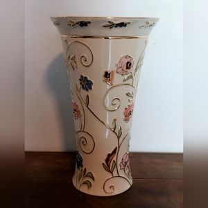 Lenox Gilded Garden Medium Vase